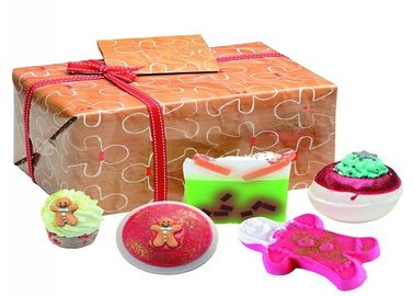 Les bombes faites main de bain moussant de cosmétiques de cadeau pour des enfants en bas âge/Bath sifflent des boules