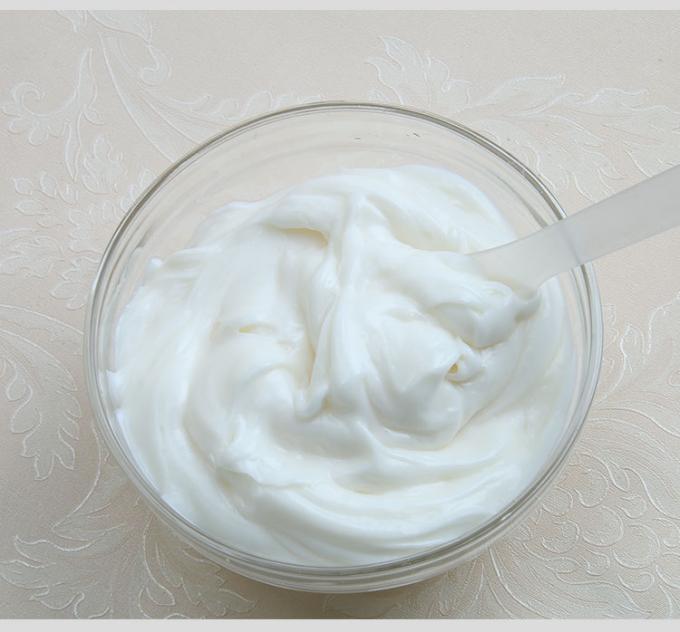 Perle blanchissant la crème de visage de la vitamine E pour l'anti éclairage de tache d'utilisation quotidienne